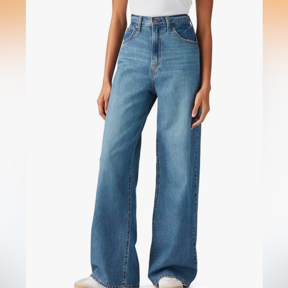 flattering high rise, a relaxed fit adjusters on the back for a tailored fit.